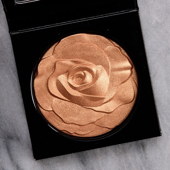 MAC SELENA EXTRA DIMENSION SKIN FINISH - Picture 2 of 3